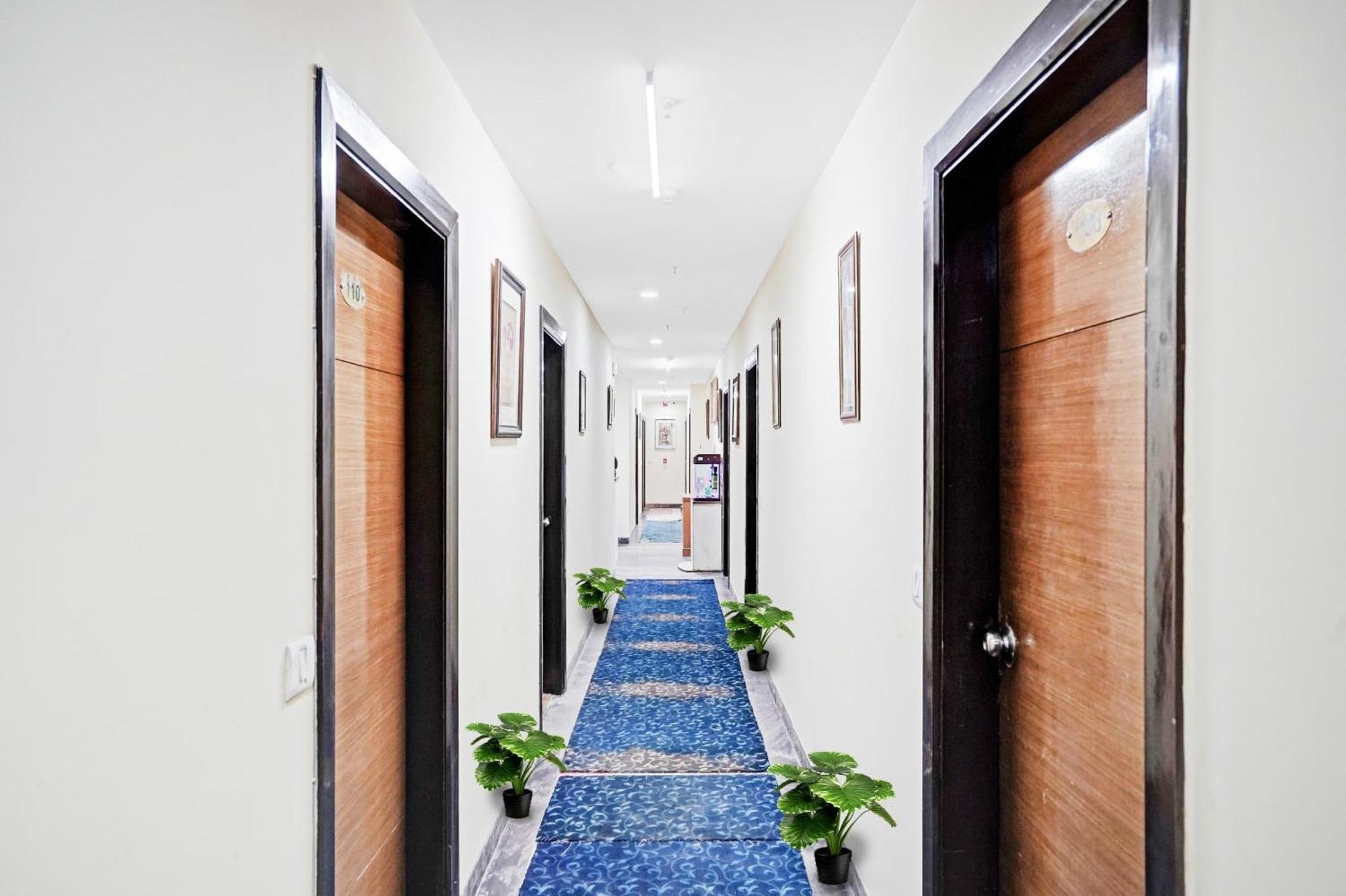 Hotel O Royal Regency Ghaziabád Exteriér fotografie