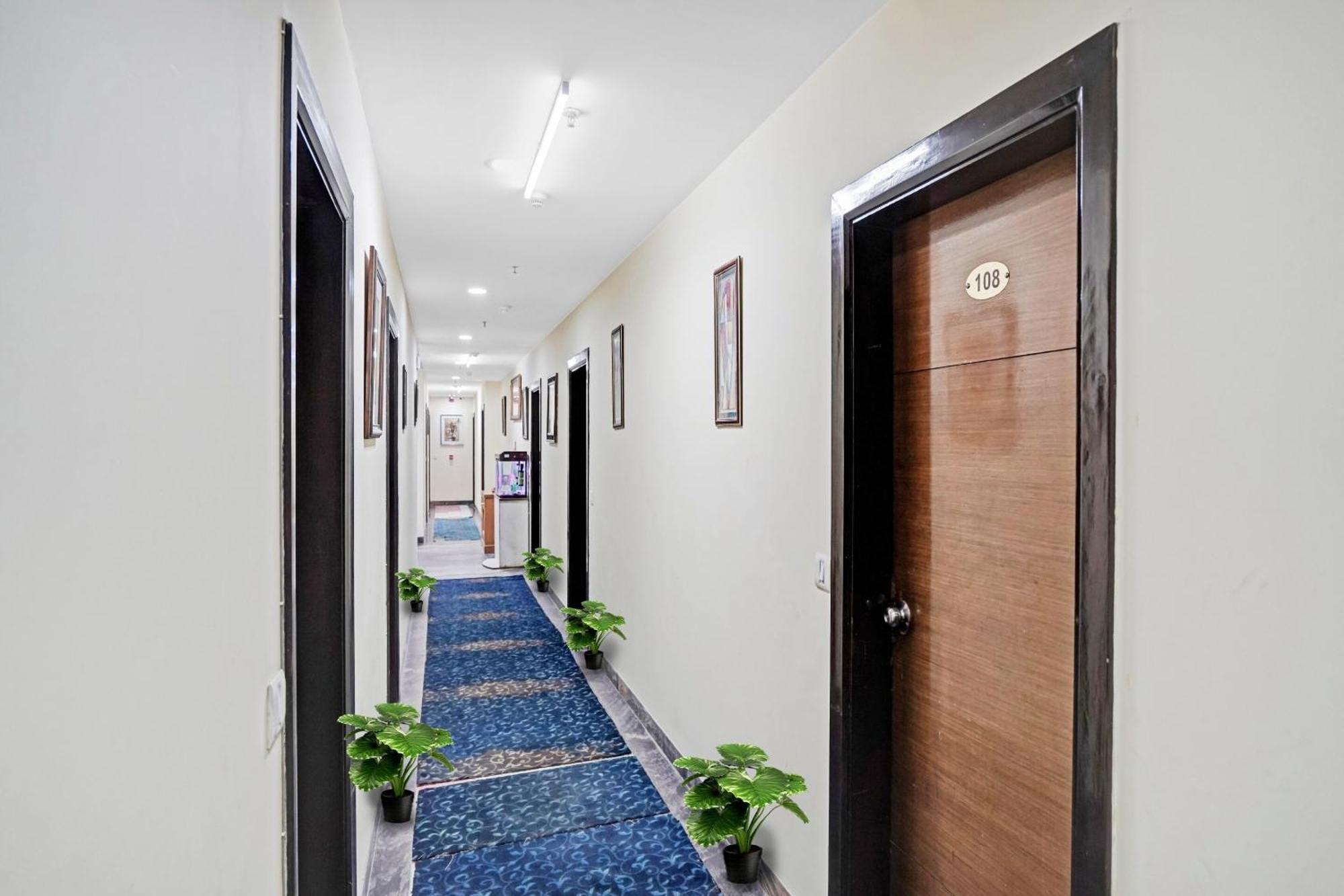 Hotel O Royal Regency Ghaziabád Exteriér fotografie